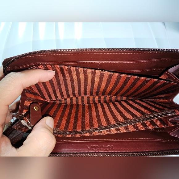 Polynesian Tattoo Leather Zip Wallet - Picture 8 of 11